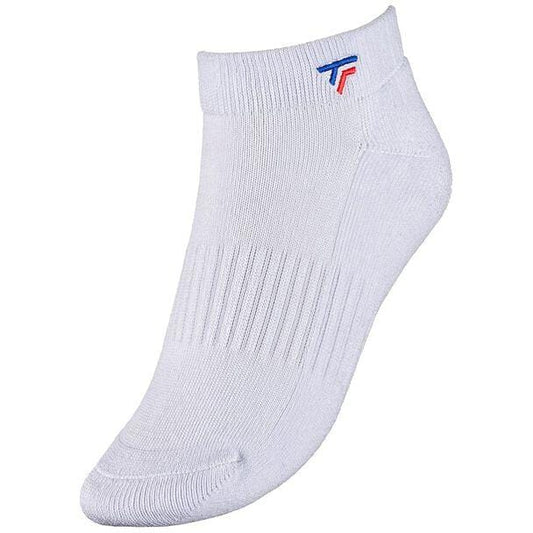 The Tecnifibre Low Cut Tennis Socks (3 Pack) in white feature a small blue and red Tecnifibre logo near the cuff. These socks are crafted with a cotton base, include ribbed detailing on the arch for enhanced ankle support, and have a seamless toe design, making them perfect for racket sports enthusiasts.