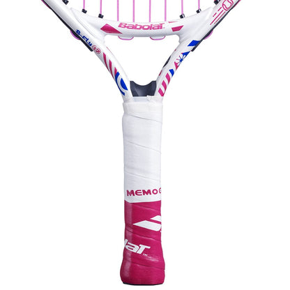 Close-up of a pink and white Babolat B-Fly 17 Junior Tennis Racket featuring "MEMO G" branding on the handle. This beginner tennis racket showcases visible strings and a grip wrapped in white tape, ideal for young athletes embarking on their tennis journey.